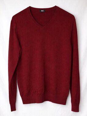 UNIQLO Burgundy V-Neck Sweater Men's Size M Soft Lightweight Classic